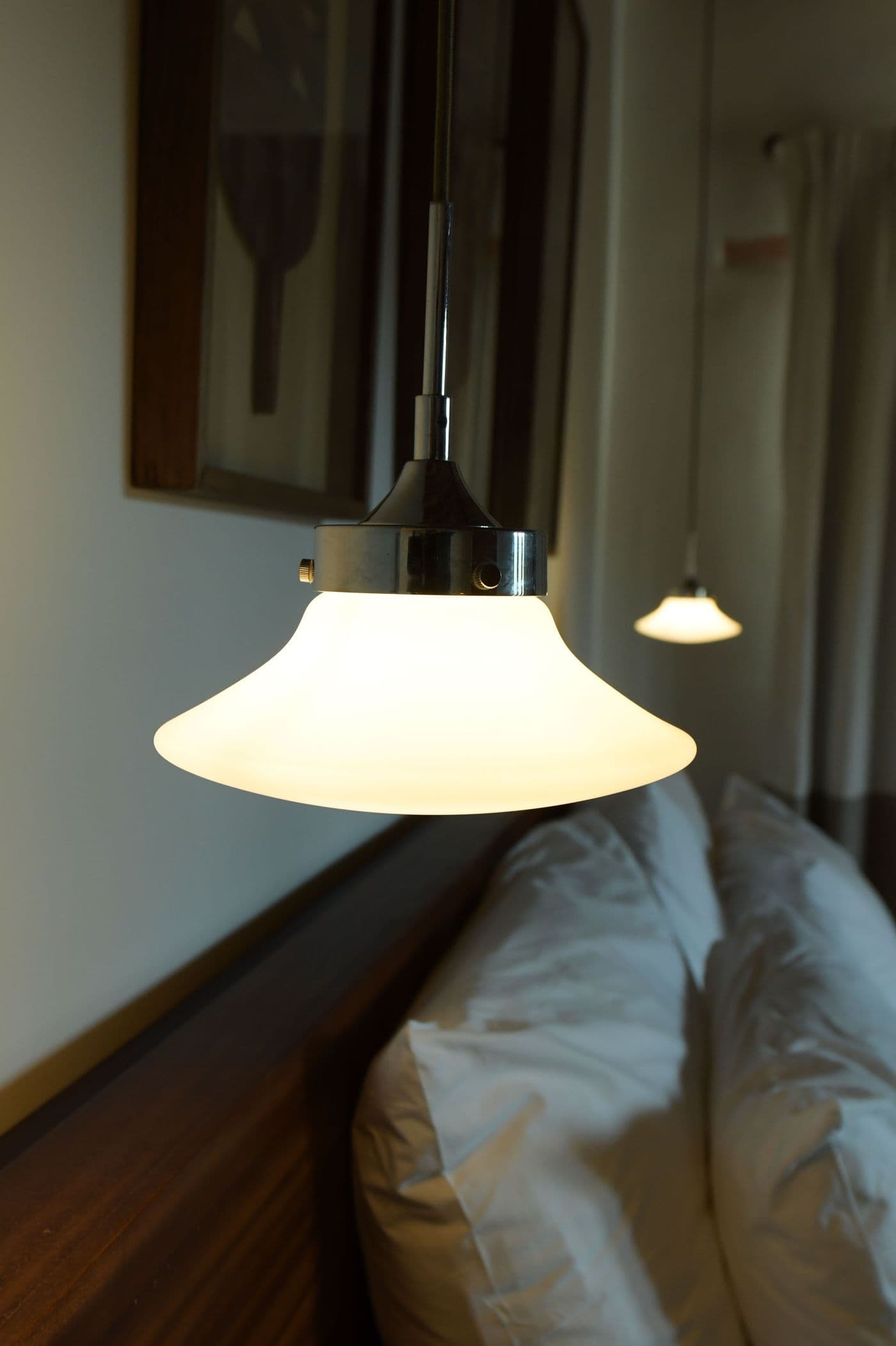 Détail d’une lampe vintage dans la suite Sira à Eladâr, domaine privé dans l’Atlas