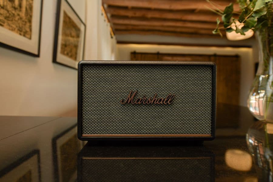 Enceinte Bluetooth Marshall dans les suites d’Eladâr