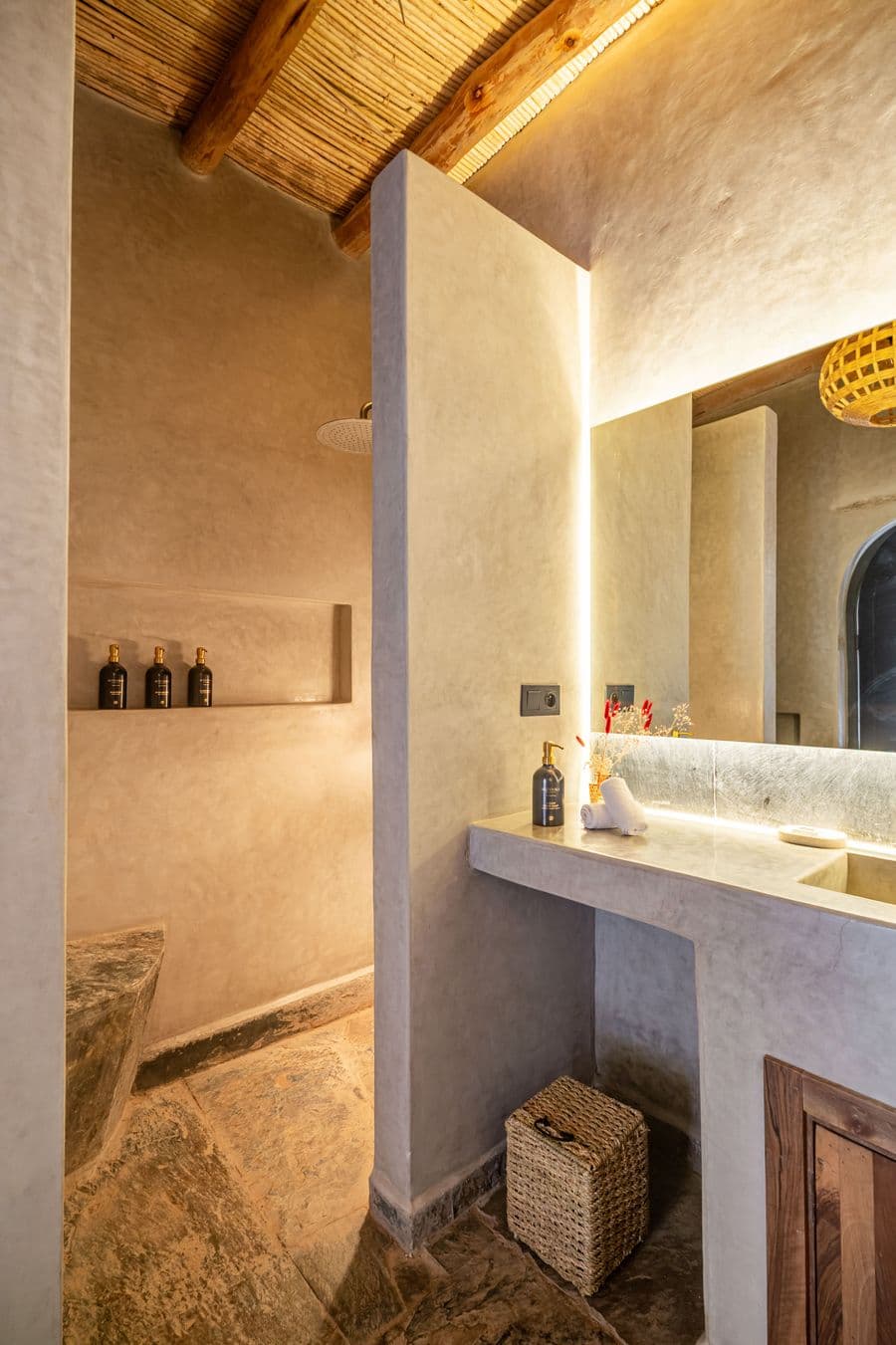 Vasque de la salle de bains de la suite 1 au Domaine Eladâr