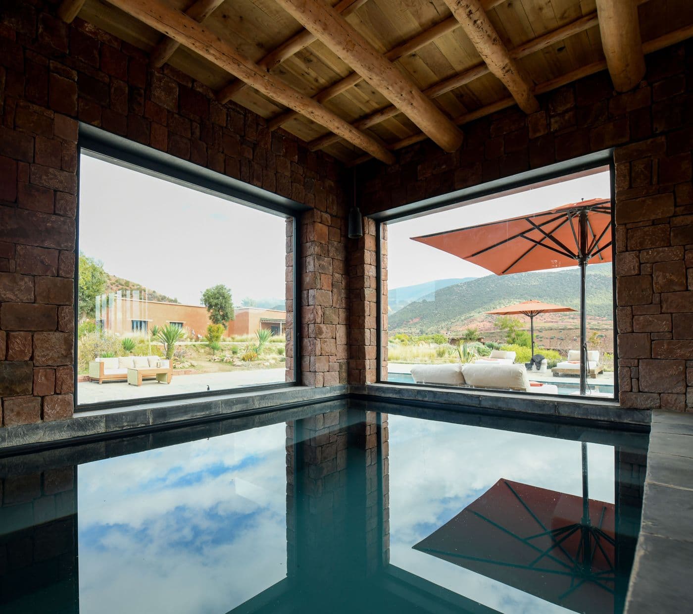 Piscine intérieure du pool house d’Eladâr, chauffable sur demande dans l’Atlas près de Marrakech