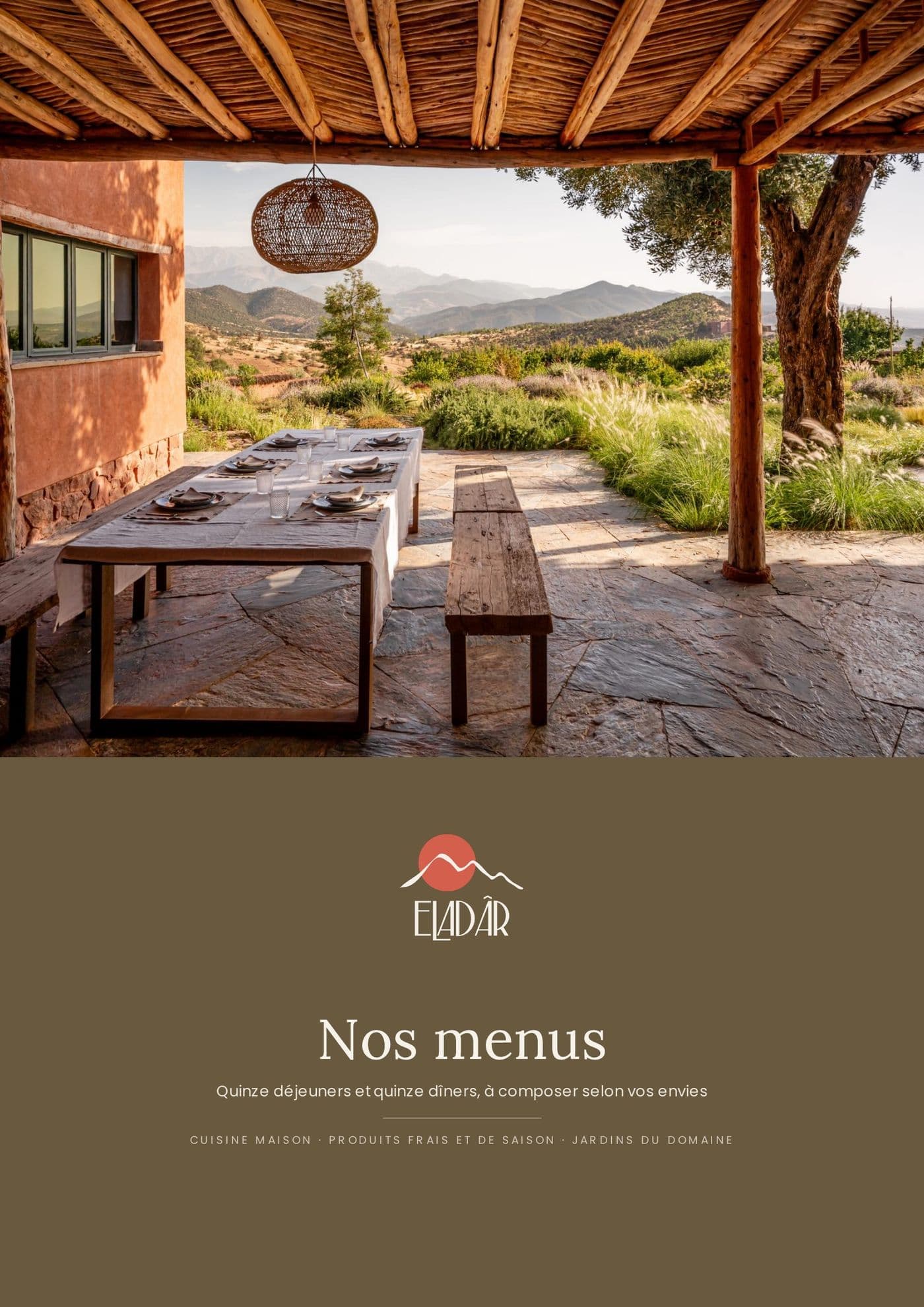 Couverture du carnet de menus d’Eladâr, présentant 15 déjeuners et 15 dîners à savourer dans le domaine près de Marrakech