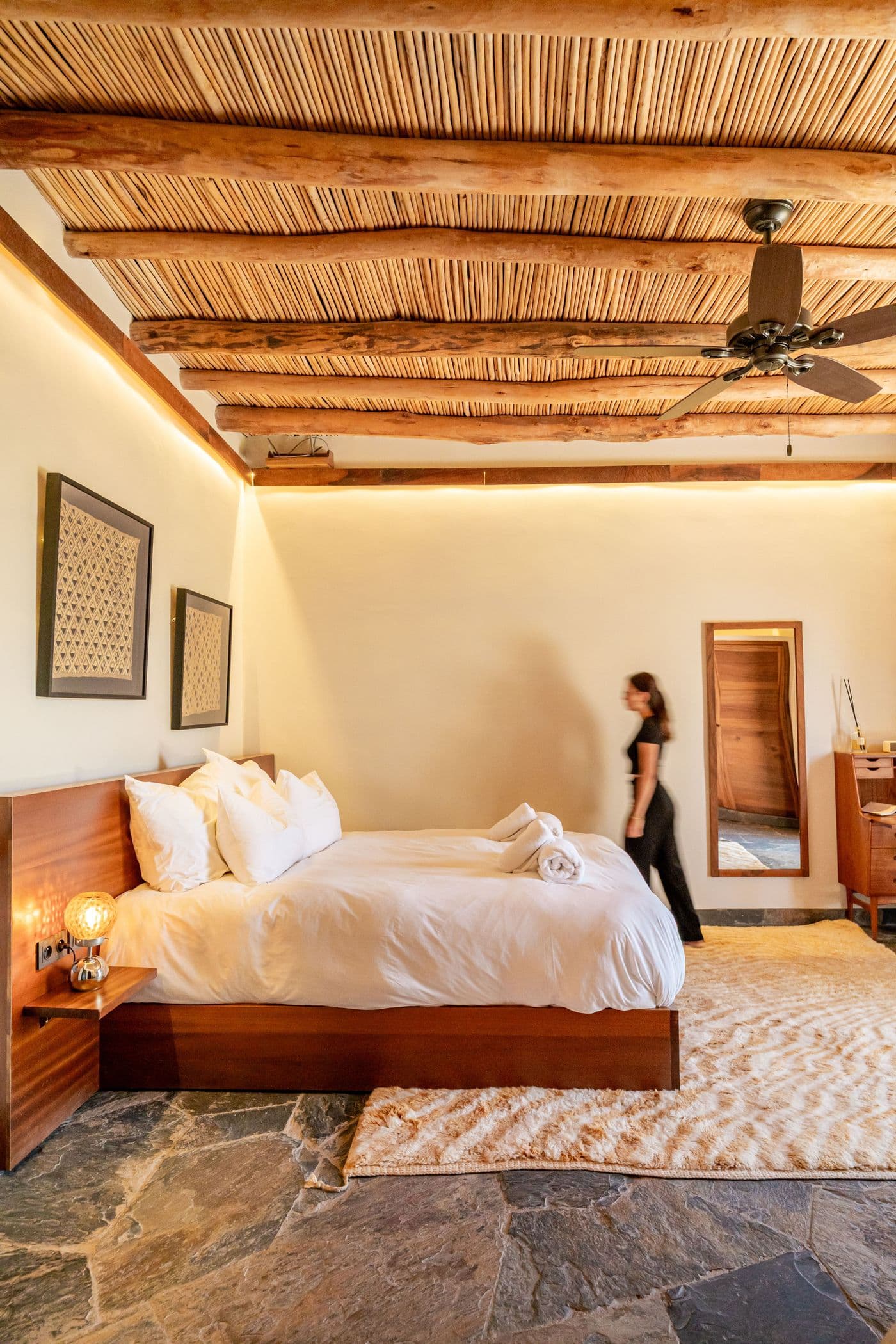 Ambiance de la chambre pendant le service au Domaine Eladâr